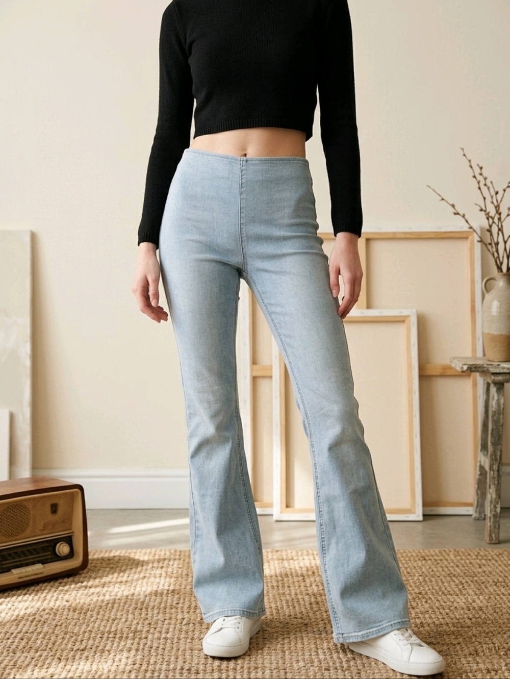 We The Free SZ 26 Pull On Light Wash Mid Rise Stretch Flare Hippie Jeans